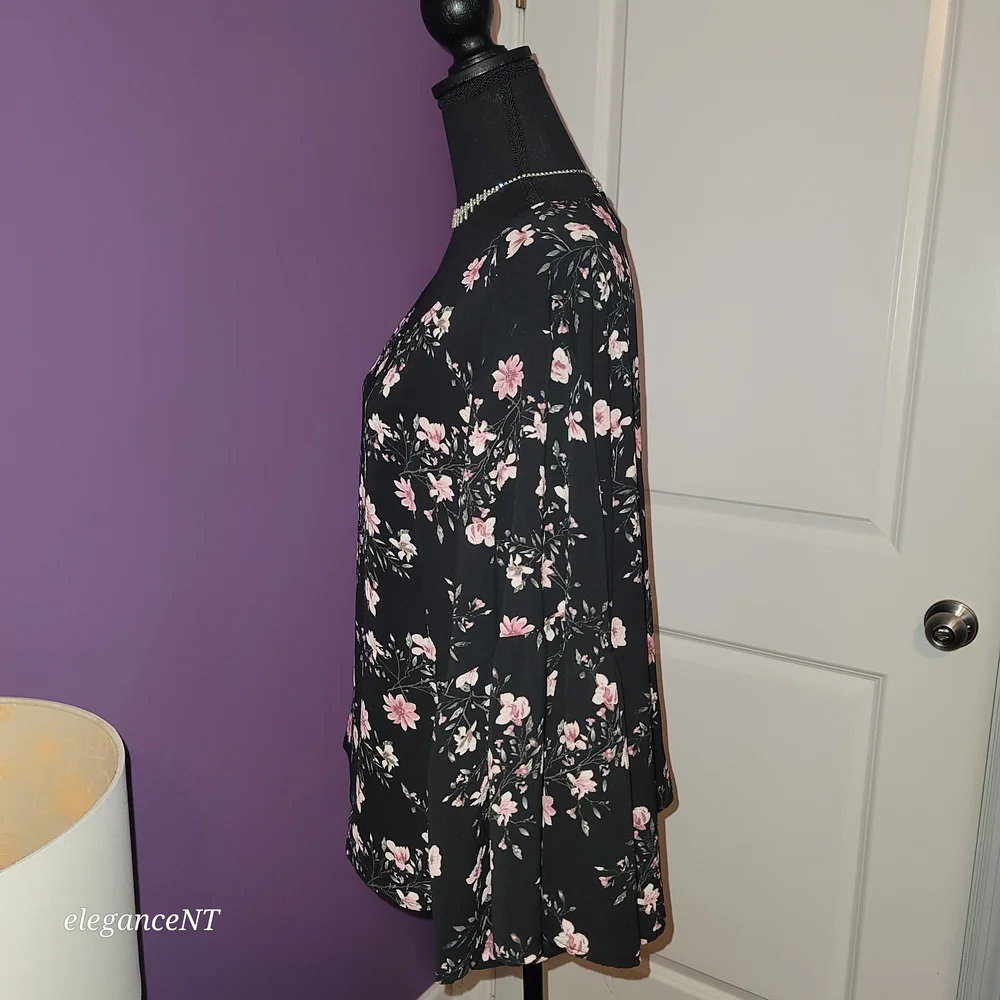 Rue+ Black And Pink Floral Top With Bell Sleeve Sz: 3X - Picture 5 of 8